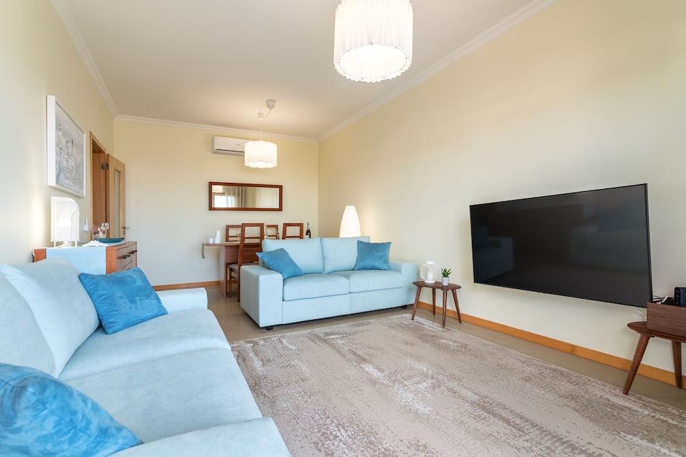 BnB Homes Apartment With Sea View Terrace 2 Pools photo 5