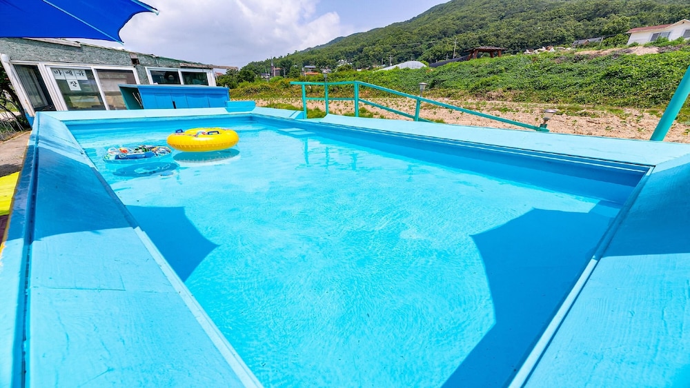 Ganghwa Badatgashimteo Pension