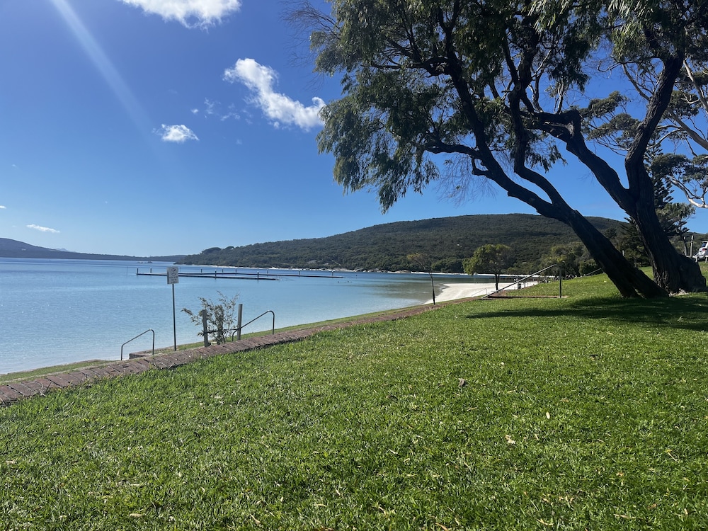 Emu Point Motel & Apartments