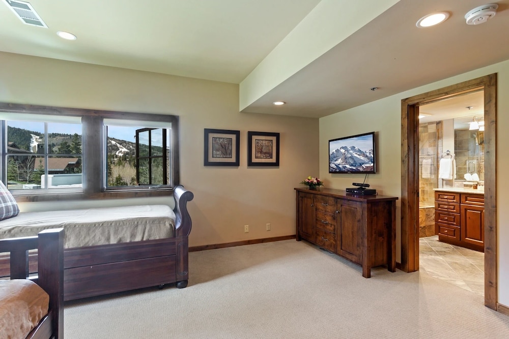 Stag Lodge at Deer Valley Resort - Three Bedroom Residence with Spa #13 3 Condo