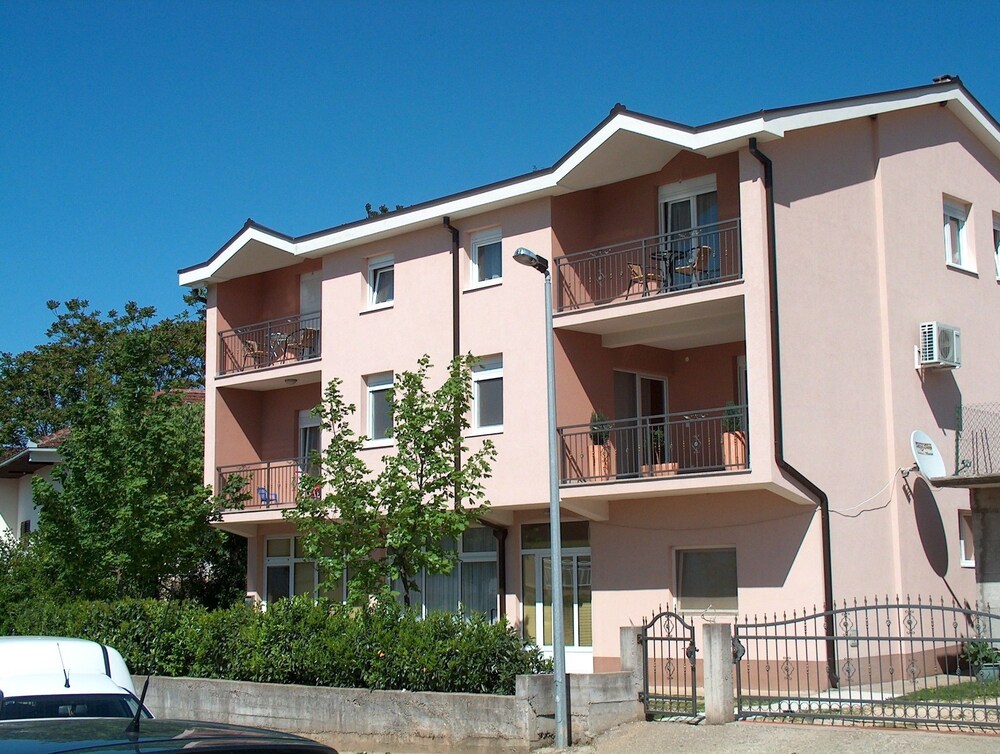 Photo 8