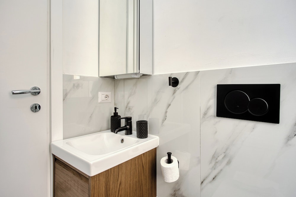 Elegant Studios near Station