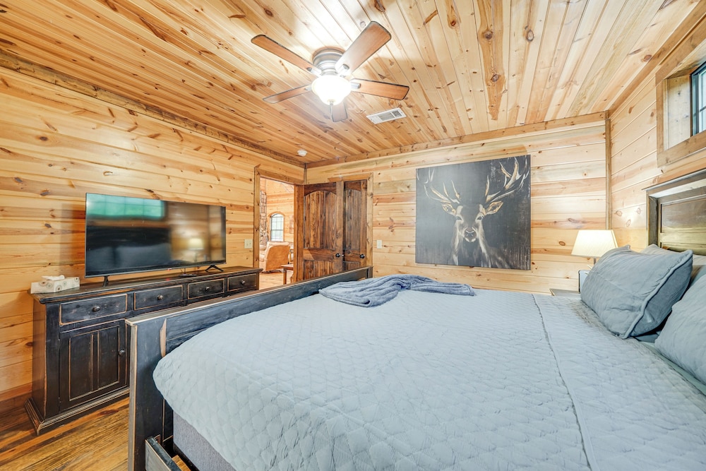 Pets & Families Welcome: Secluded Broken Bow Cabin