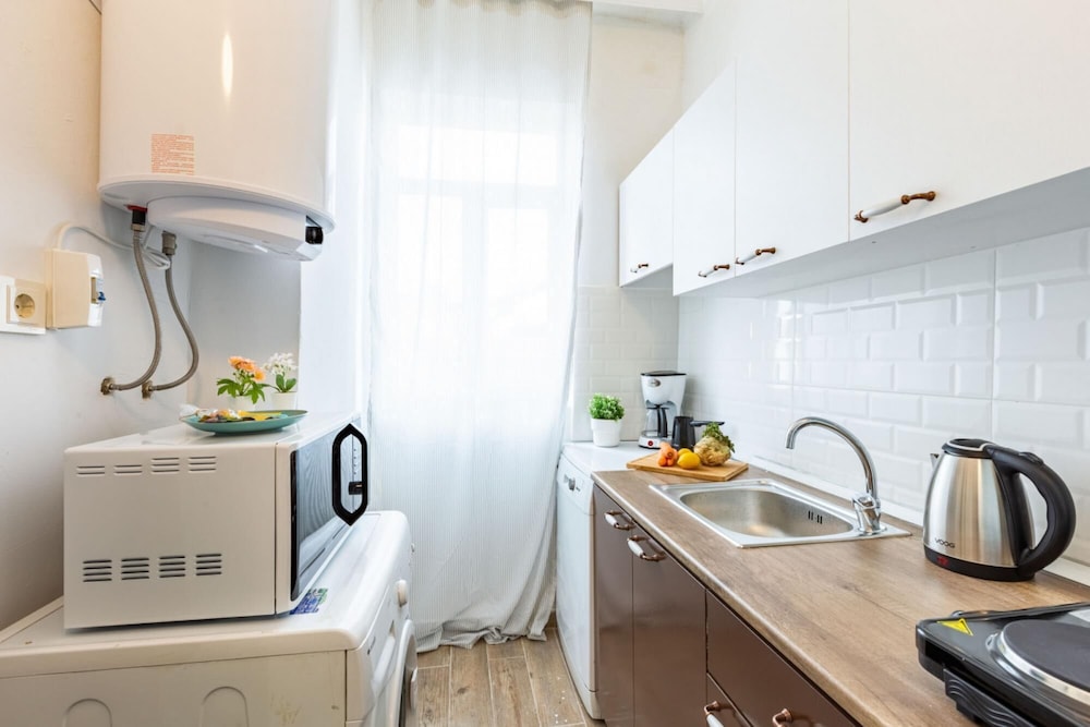 Colorful Flat With Excellent Location Near Trendy Attractions in Kadikoy