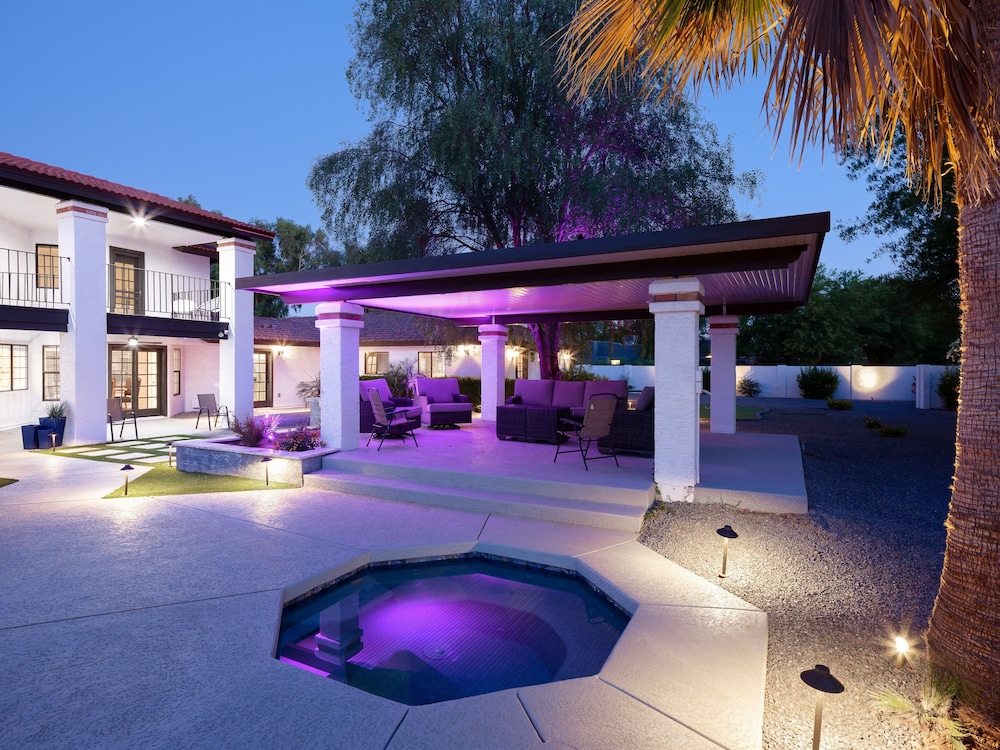 Luxe-paradise Palace-pool-spa-guest House & More!