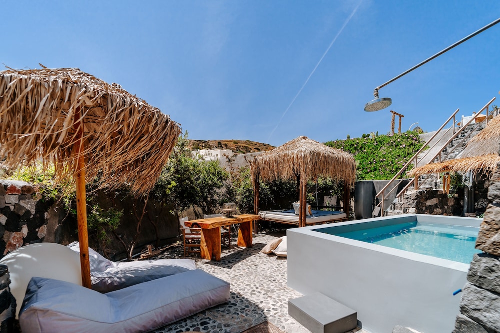Rock Villas - Emporio | Pool, Jacuzzi, Castle View