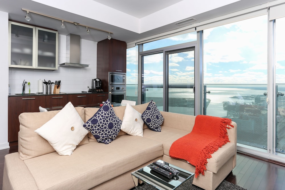 Platinum Suites - Breathtaking CN Tower View - Image 5