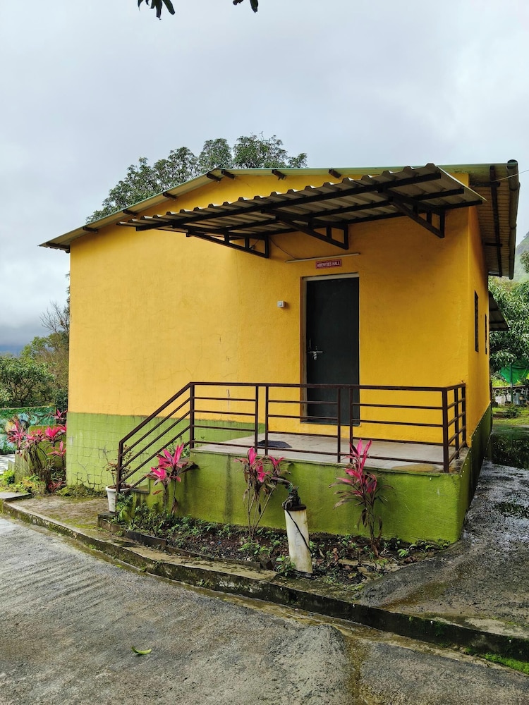 Rutuvan Resort Girivan