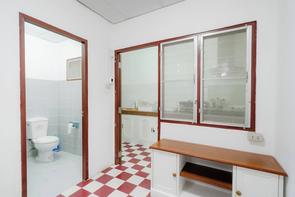 Charming 2-bedroom House in Hua Hin Soi 80,12-minute Walk to Beach