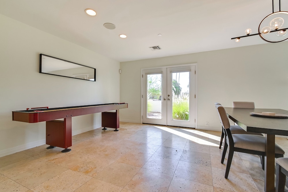 Private Paradise Valley Oasis: Hot Tub, Large Yard