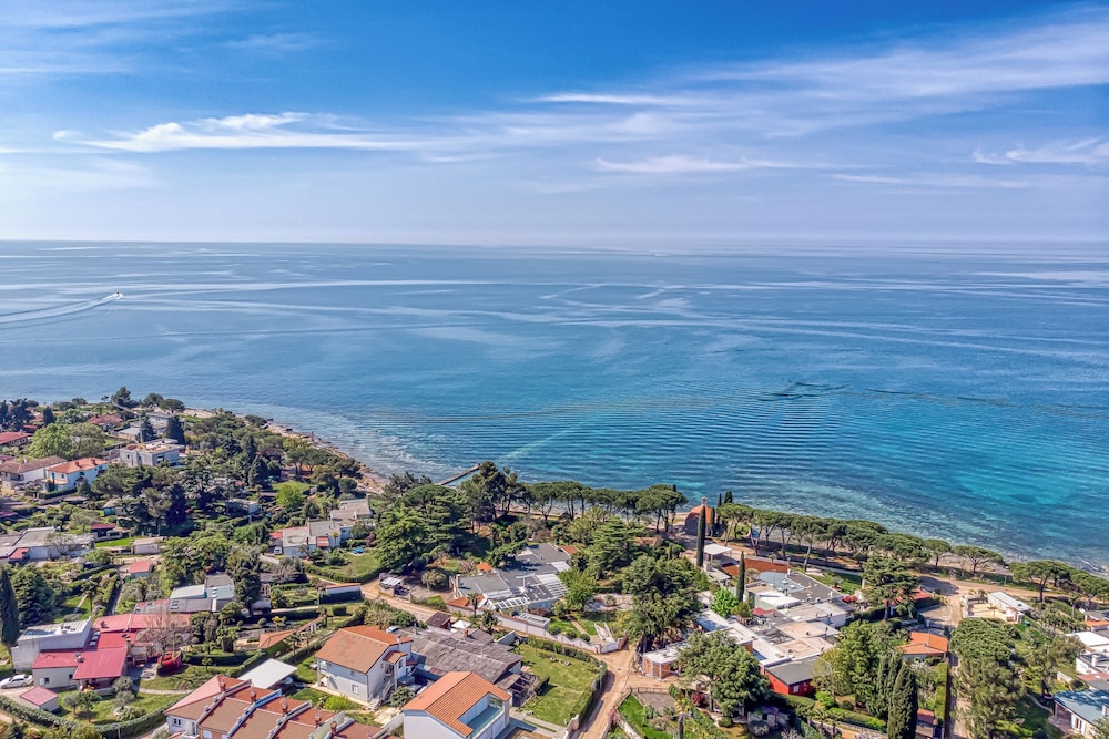 Sea Breeze Residence Mariella