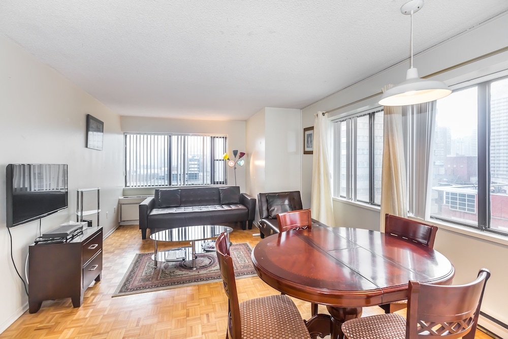 Toronto Furnished Living - Gerard St. E - Image 4