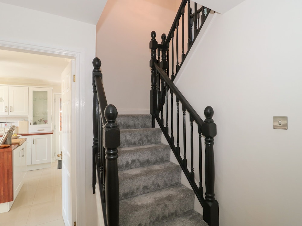 1 Charlotte Close