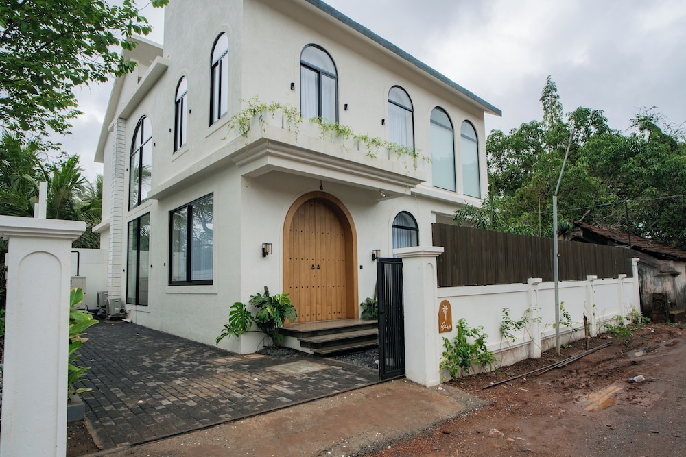 ELIVAAS Ekam | Luxe 4 BHK Villa With Pvt Pool & Patio