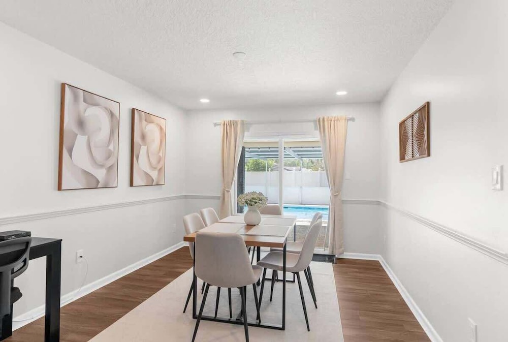Brooksville Oasis! 3 Bedroom, Heated Pool Home