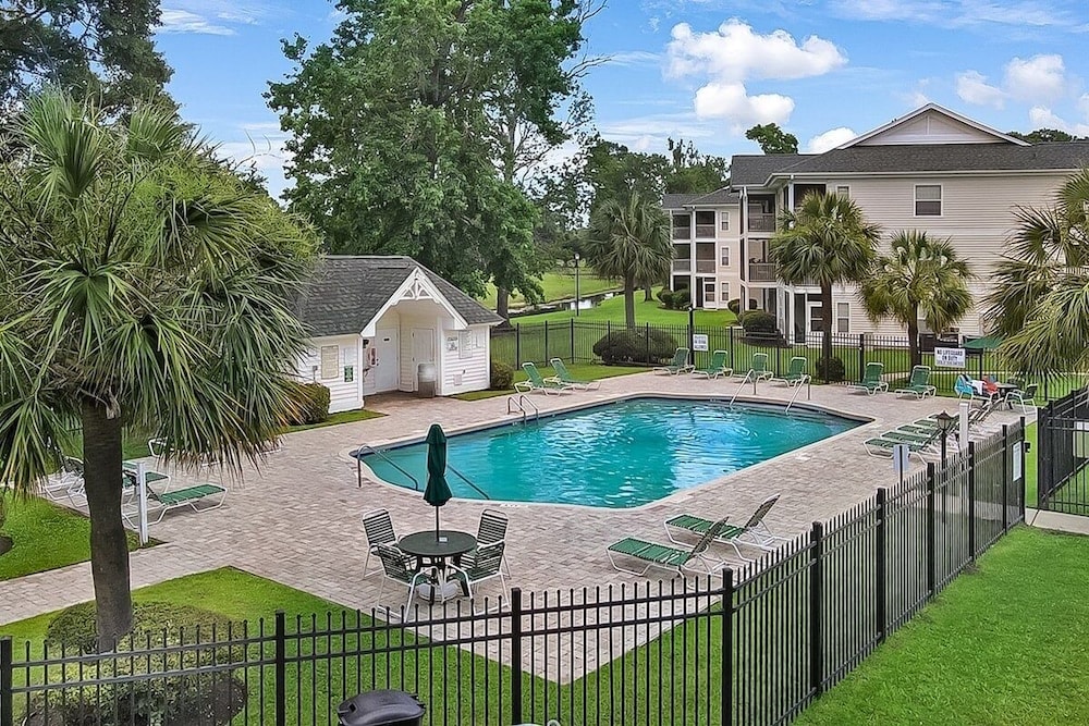 River Oaks 33f 2 Bedroom Condo