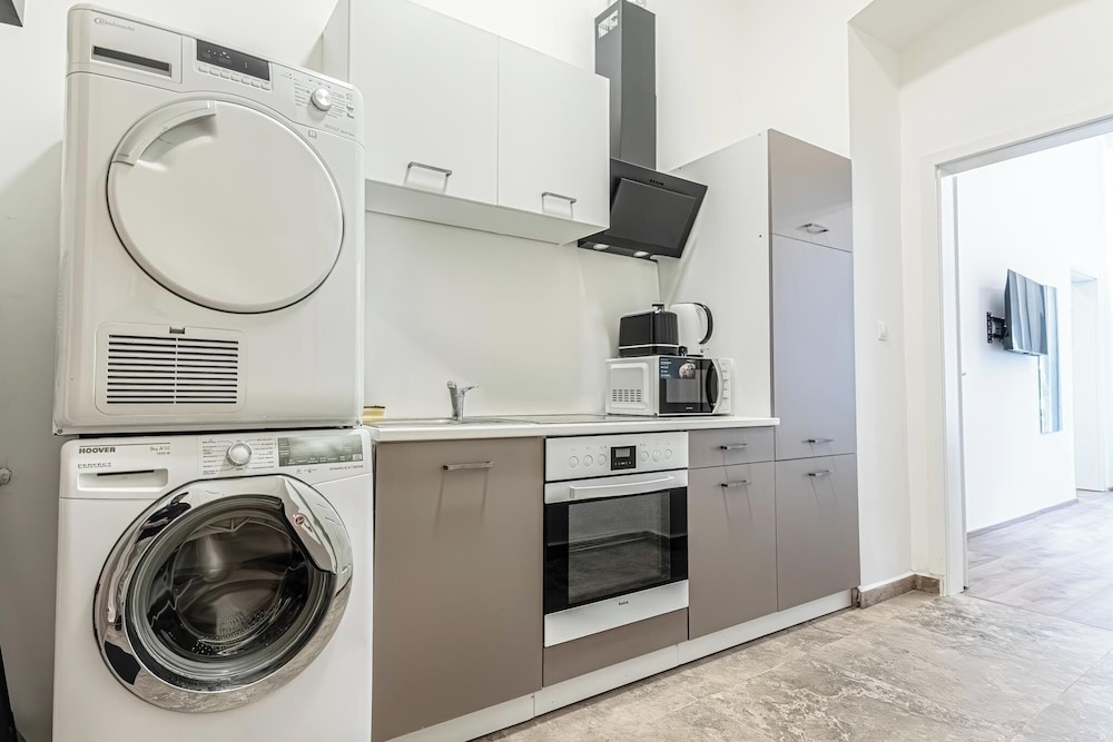 Lovely Apartment Steps from Schonbrunn