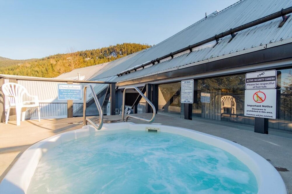 Ski in Ski out - Steam Shower - Roof top Hot tub