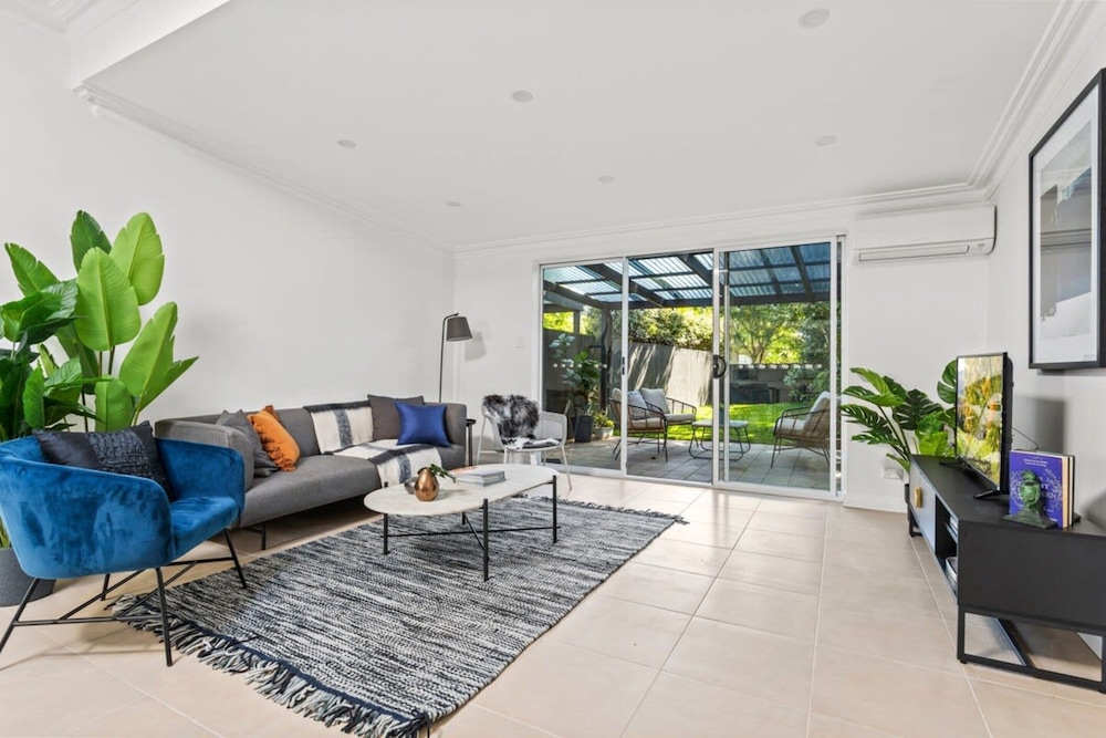 Patio House: Moments From Marrickville Metro