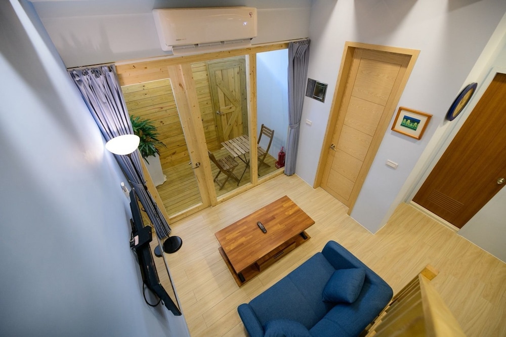 Summer Sea Hostel