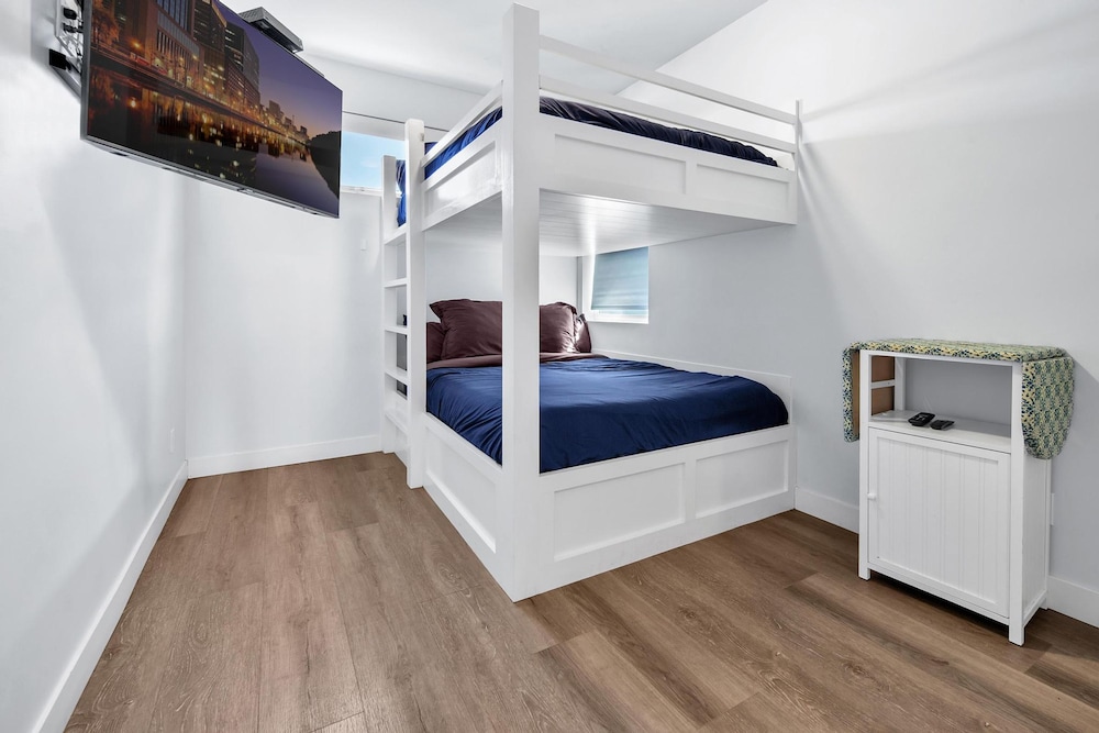 Rent Mission Beach 3Br Combo Top 2 Units