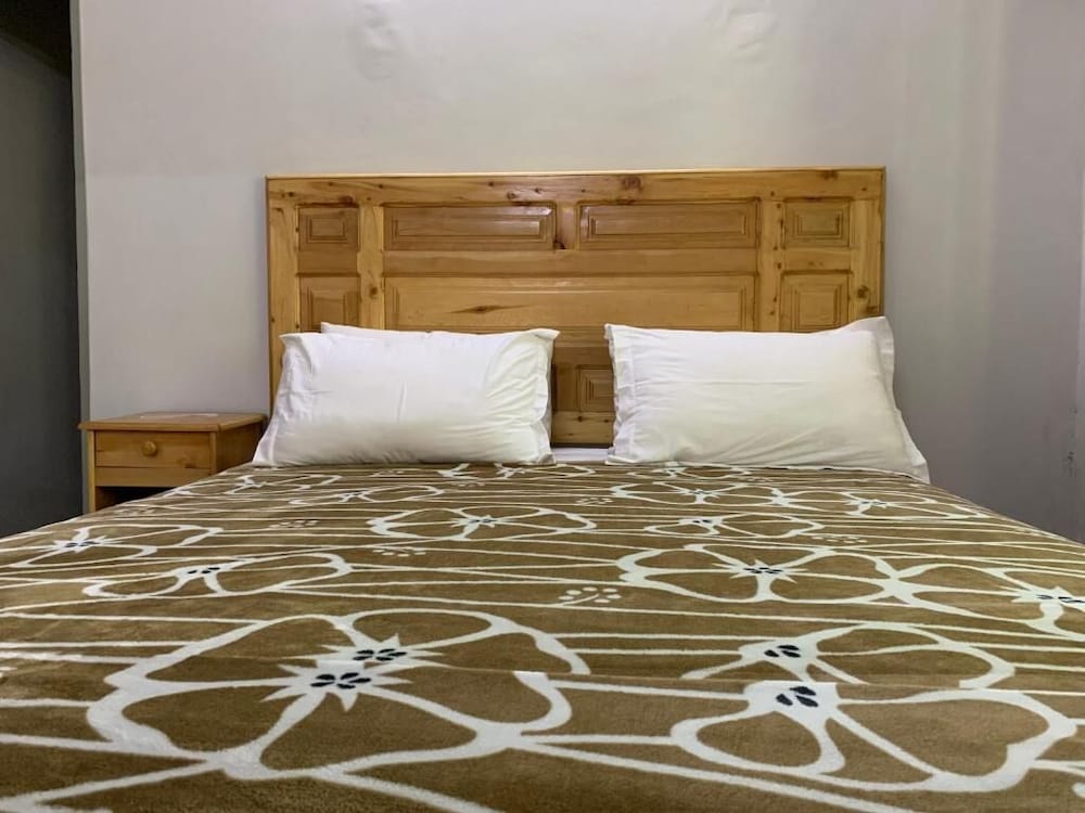 Naveed Tourist Inn