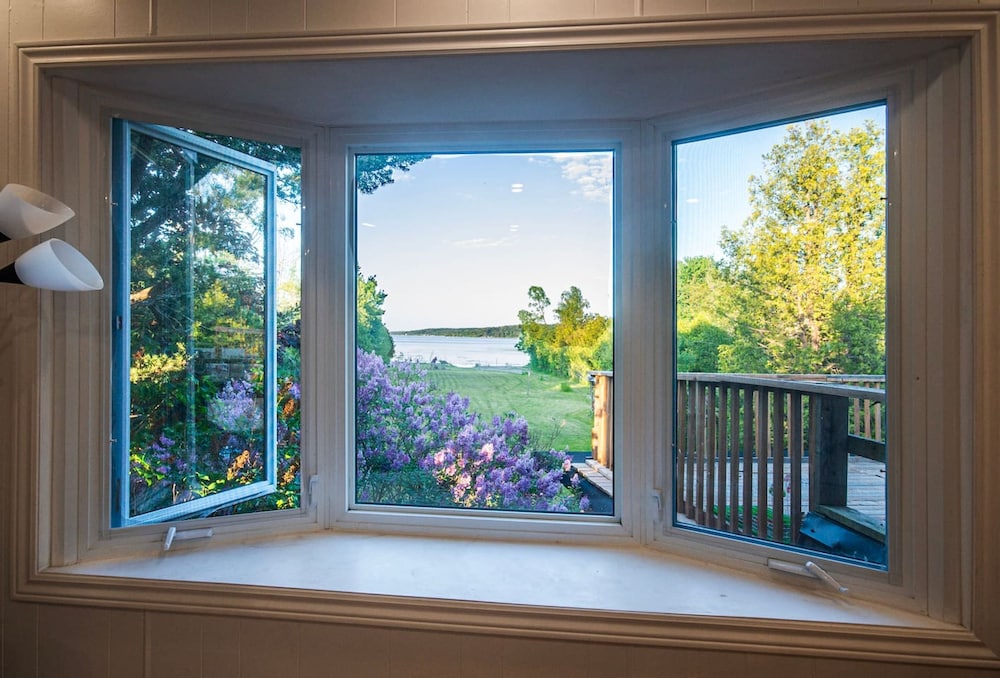 Lakeside 4BR Cottage in Bailieboro w BBQ Grill