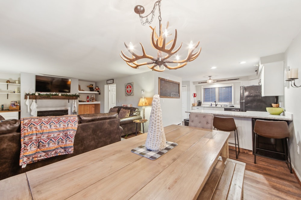 Hedges 7j - Comfortable Mountain Retreat 3 Bedroom Townhouse by The Summit at Gore Mountain