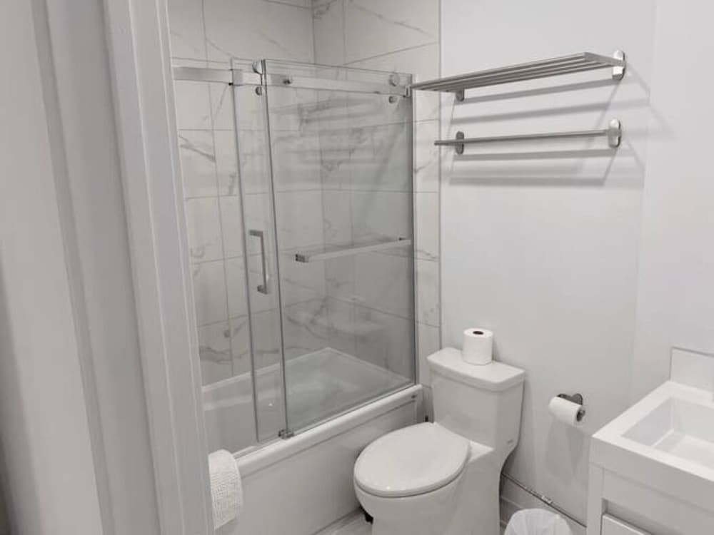 2001 Av. Beaconsfield