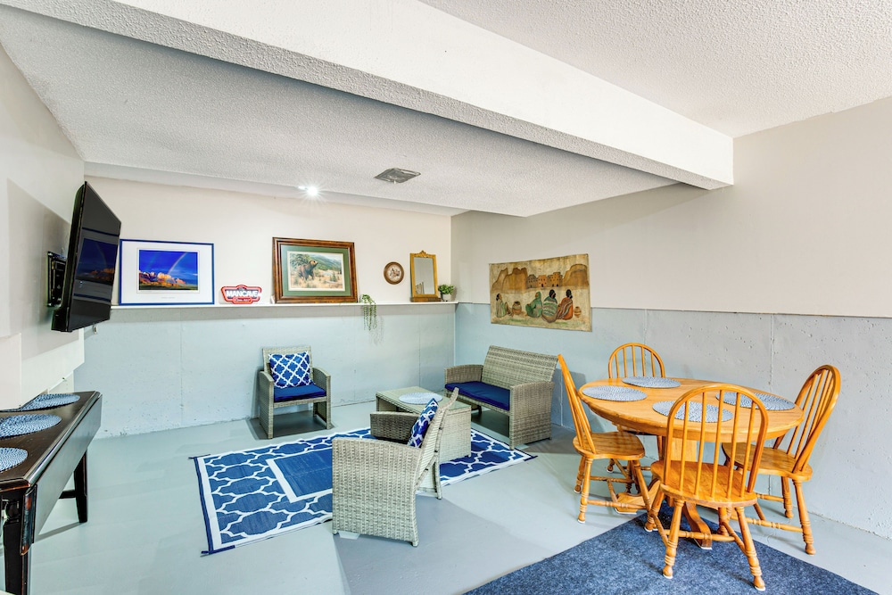 Shop, Dine & Unwind: Walkable Overland Park Home