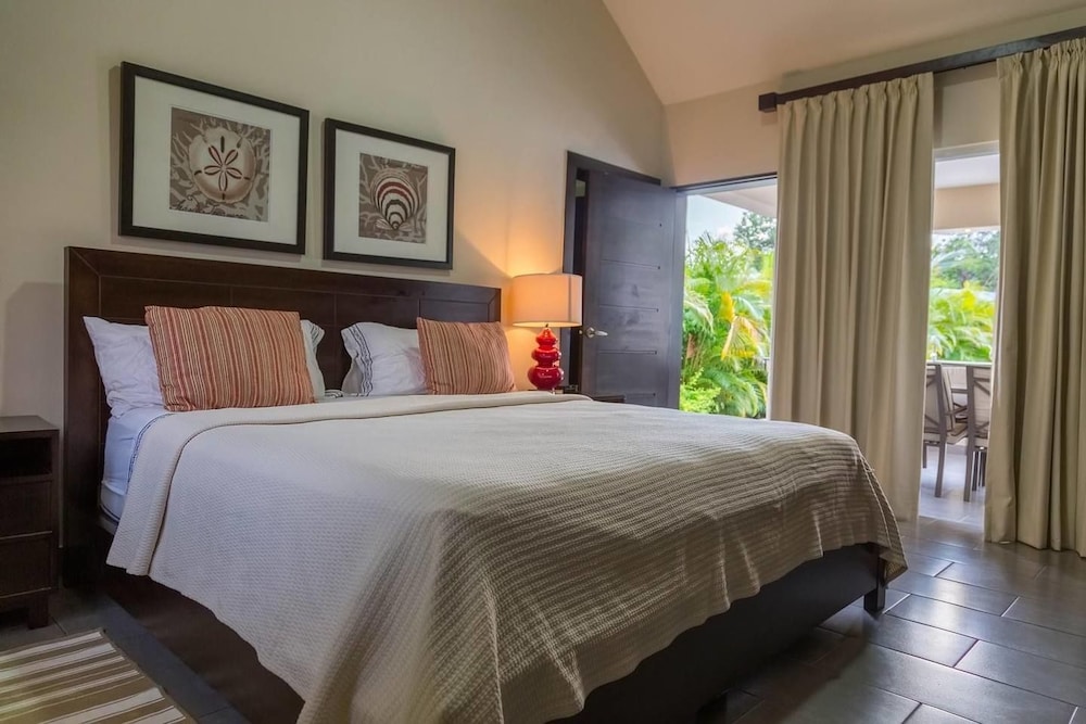 Villa Equipped With an Infinity Edged Pool in Gated Community view 3