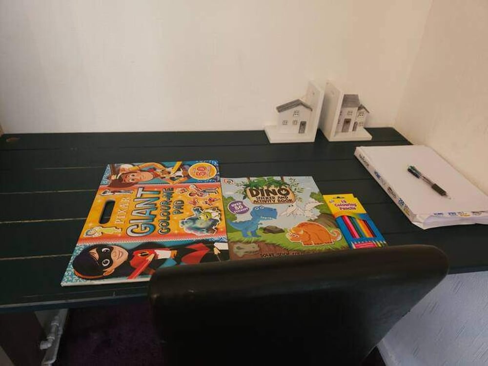 Pet Friendly - 2 Bedrooms - 4 Guests - Parking