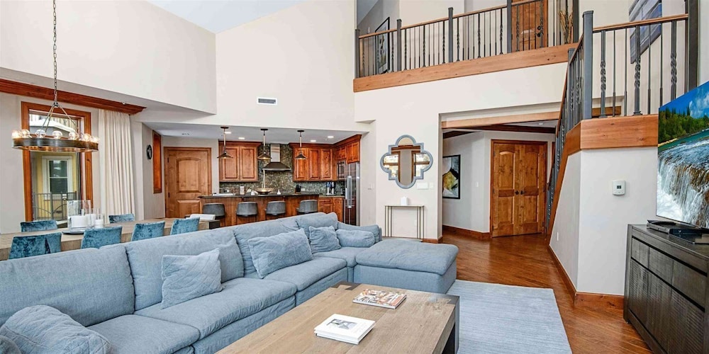 Spectacular 4 Bedroom Ritz-carlton Penthouse Residence in Vail, Colorado