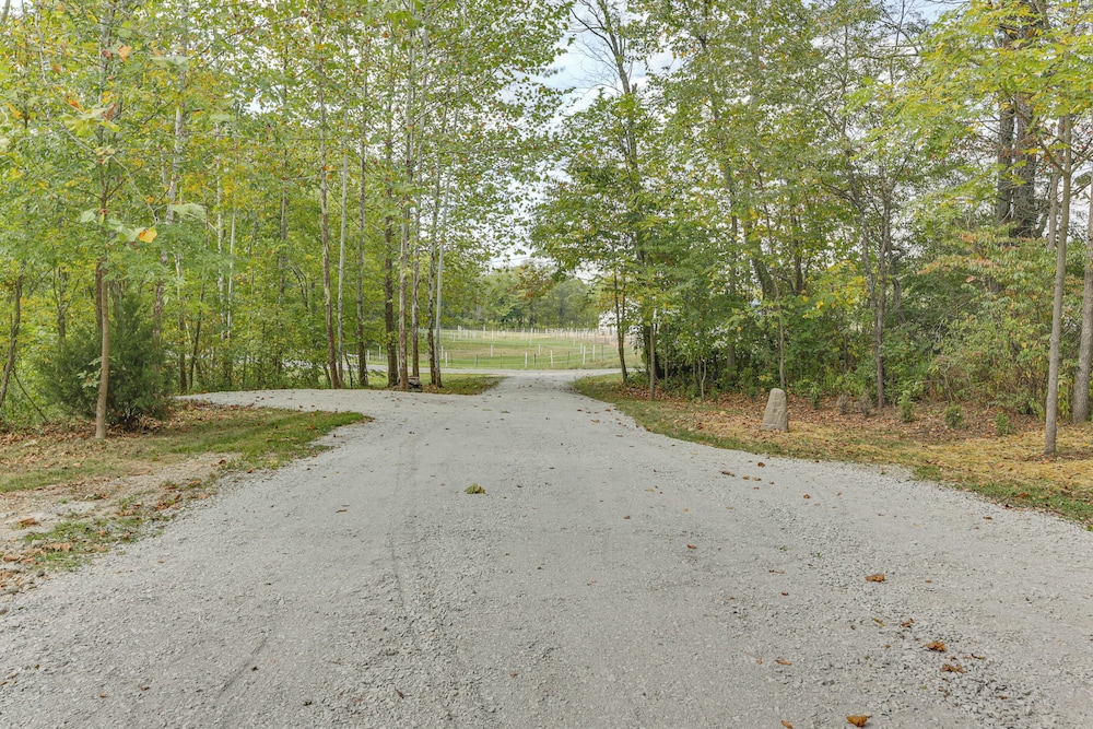 Cottage Close to Caves & Trails in Hocking Hills!