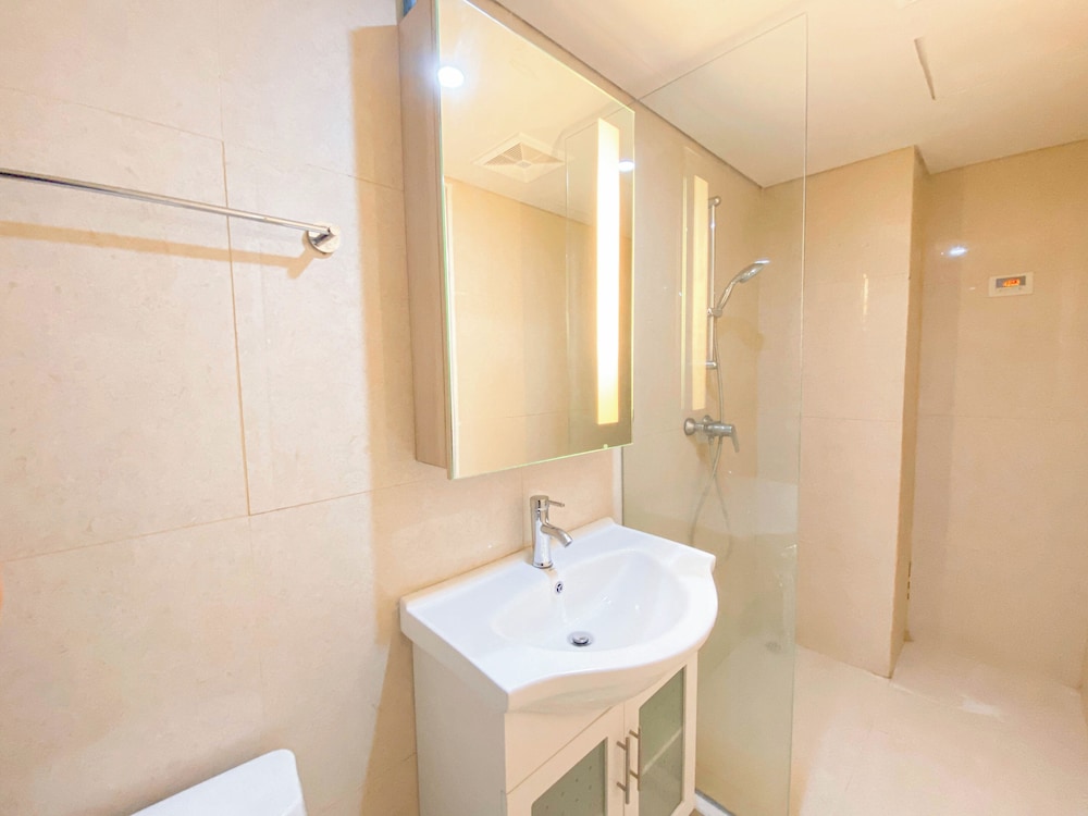 Compact and Nice Combined Unit 1BR Apartment at Warhol (W/R) Residence