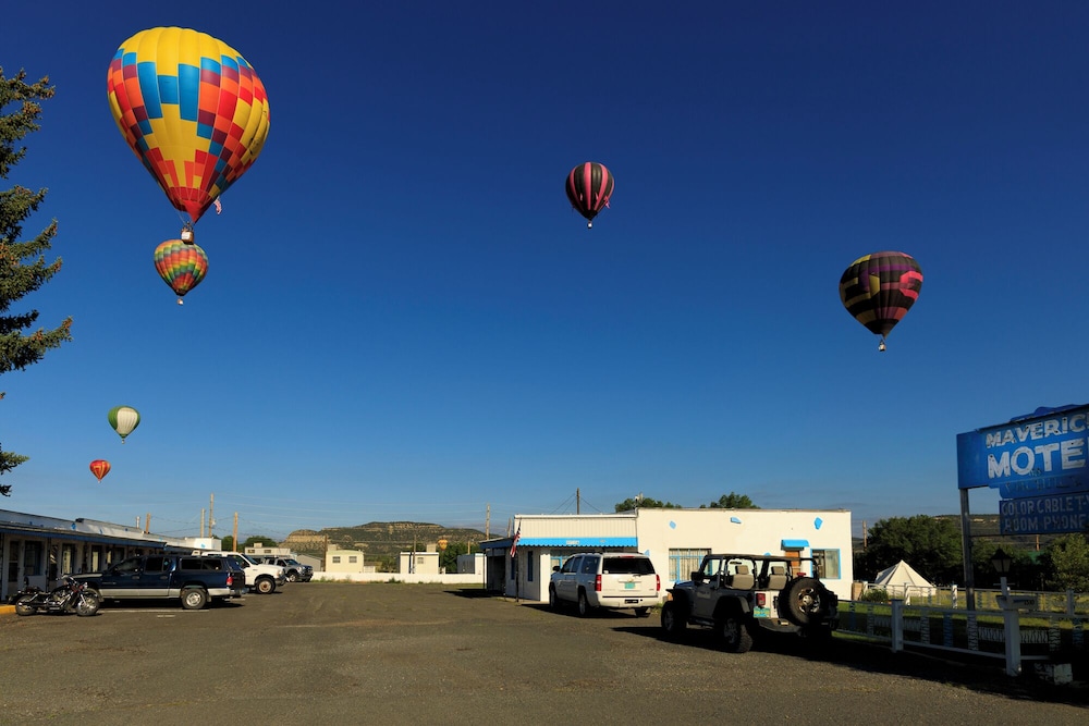 Maverick Motel and Glamp Ground view 3