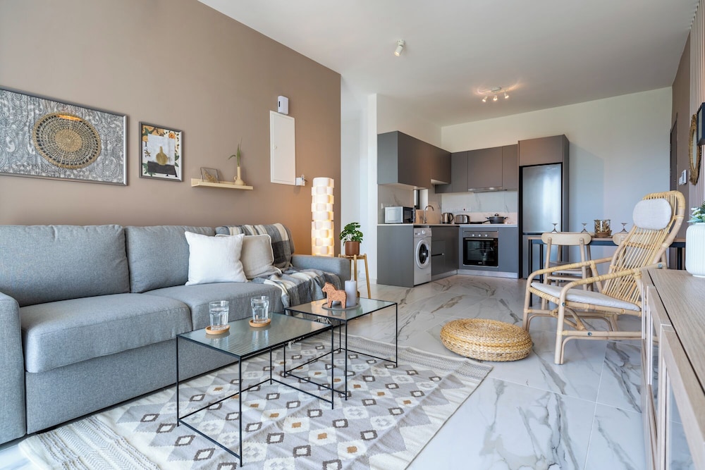 Ivory 1-BR Apt. & Balcony in Aradipou