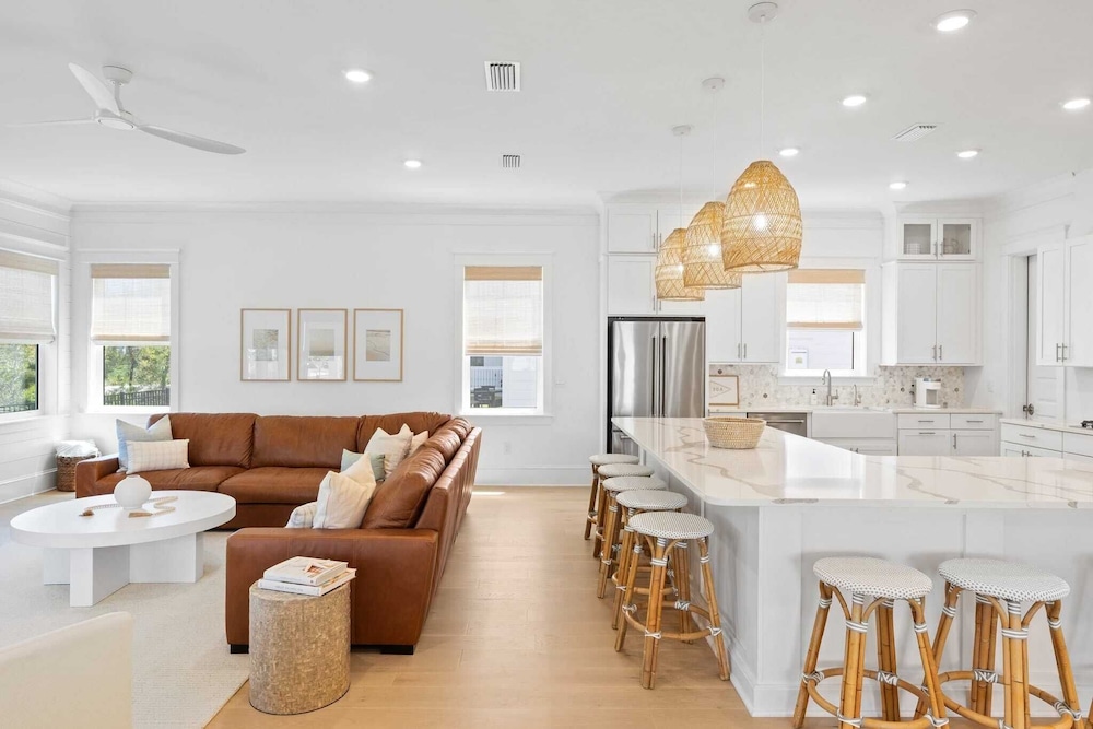 Family-friendly Coastal Escape Grill, Decks & More!