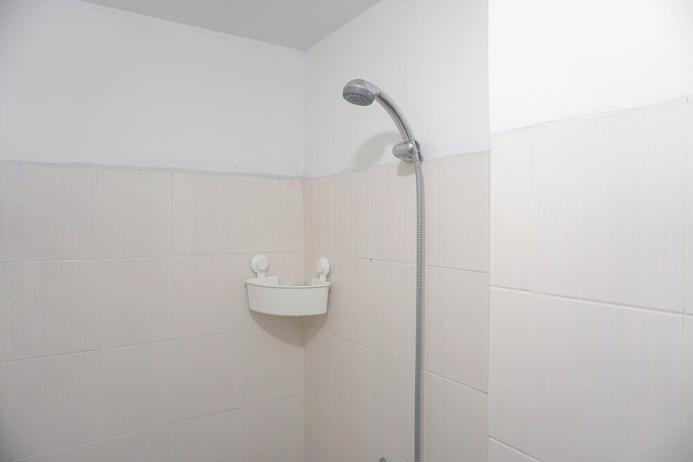 Cozy And Homey Studio At Metropolitan Park Apartment