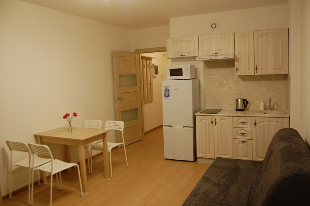 Studio Apartment City Center and Subway view 5
