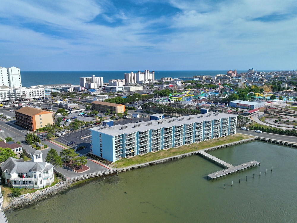 Bay Club Resort by Coolvacay