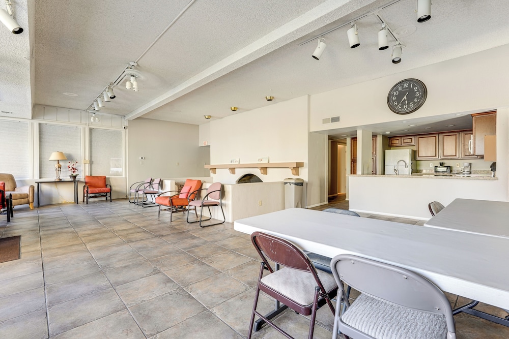 < 1 Mi to Old Town: Scottsdale Condo w/ Balcony