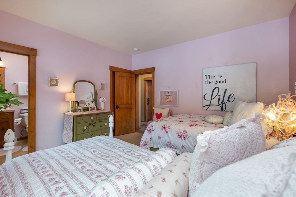 45 Thackwell Lane 4 Bedroom Townhouse by RedAwning view 2