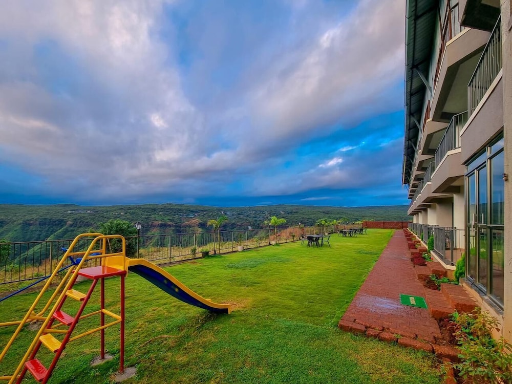 MOUNTAIN BREEZE RESORT