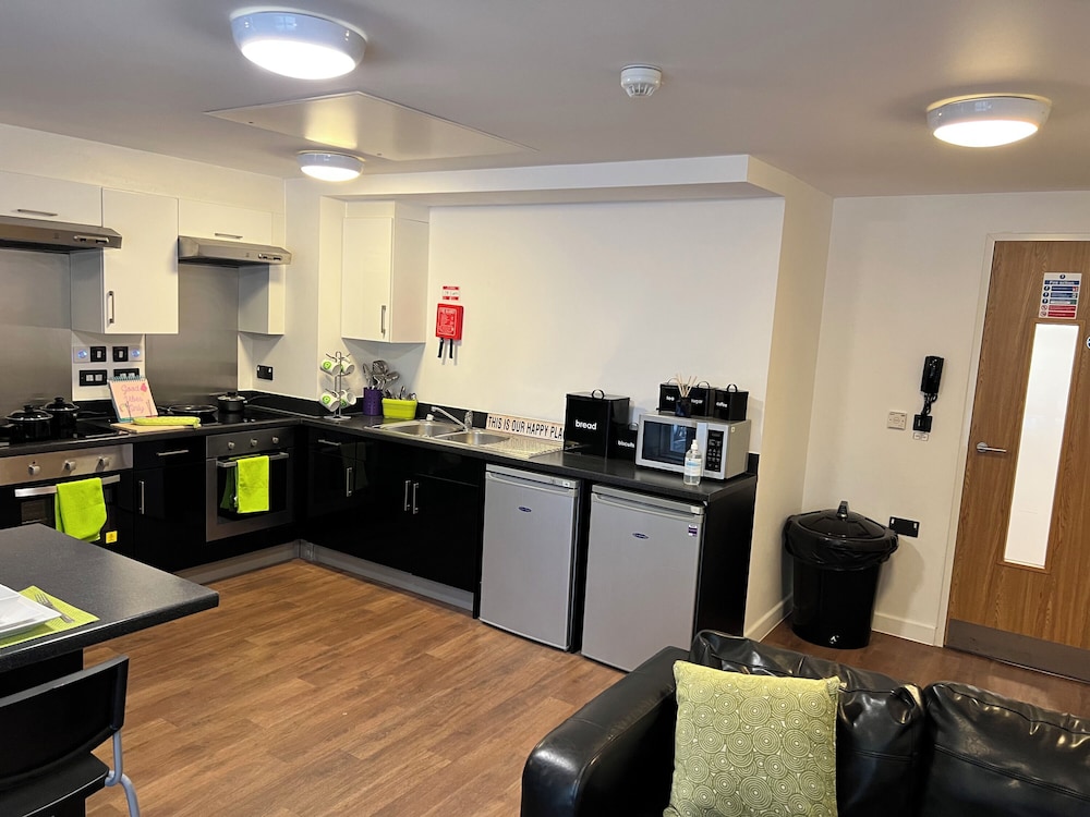 8 Bed Apartment @ Astor House by Pureserviced