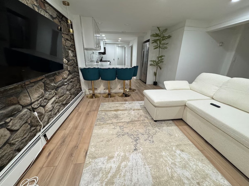 Luxe 1BR Oasis - Prime NY Stay
