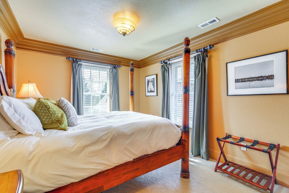 Private Hot Tub: 'bays View Lodge' in Kingsport!