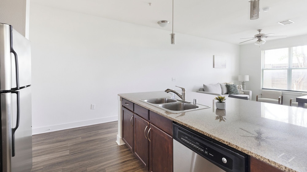 Landing Apartments - North Dallas