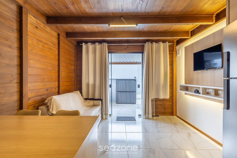 Comfortable and Sophisticated Accommodations Just Minutes From the Beach - VIL