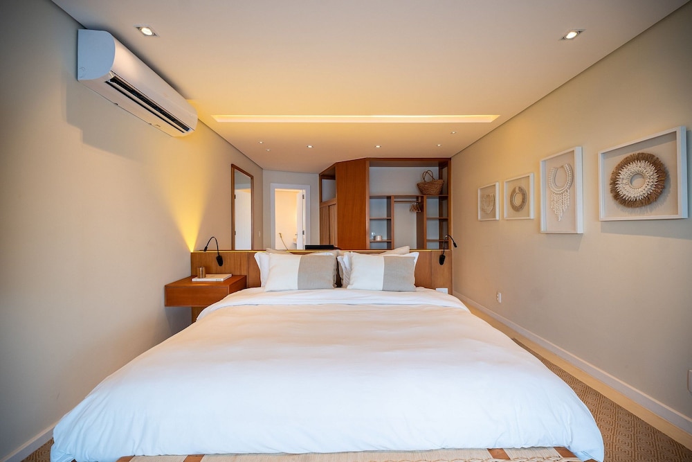 Angra - Mombaça | Mansão Espetacular Beira-Mar, 7 Suites - por Casapē Rio